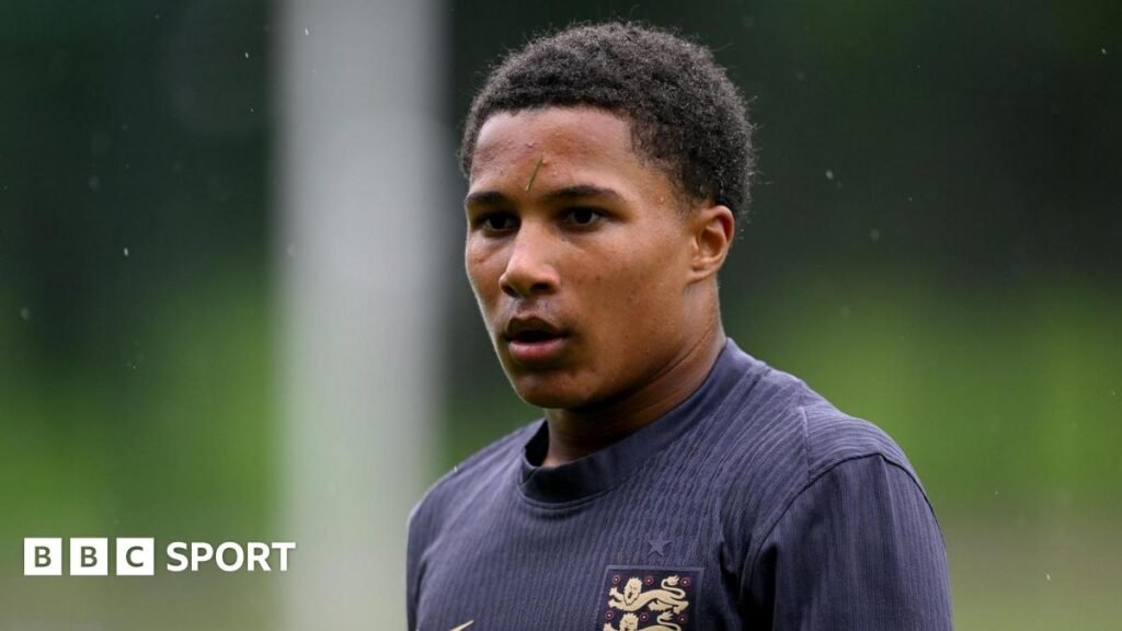 అజయ్ తవారెస్: బార్సిలోనా నార్విచ్ సిటీ అకాడమీ అవకాశాలపై సంతకం చేసింది