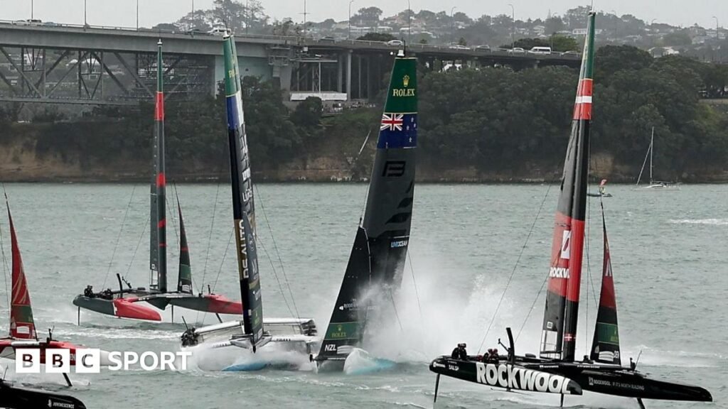 సెయిల్‌జిపి: ఫ్రాన్స్‌తో న్యూజిలాండ్ క్రాష్ తర్వాత ఇద్దరు నావికులు స్థిరంగా ఉన్నారు