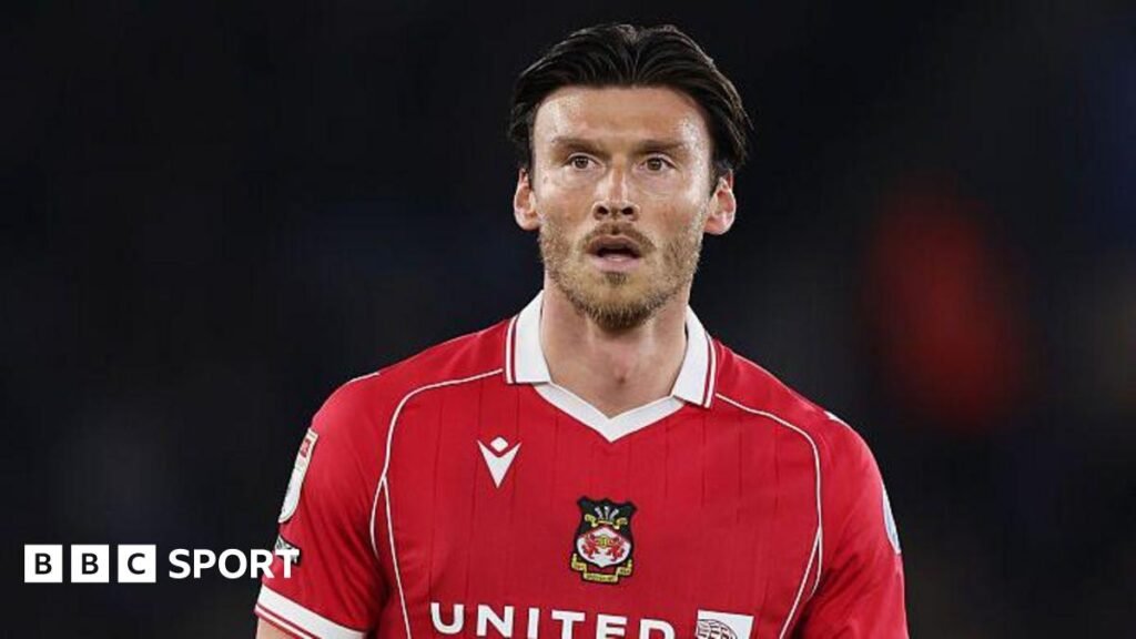 కీఫెర్ మూర్: రెక్స్‌హామ్ ప్రమోషన్ మరియు వేల్స్ ప్రపంచ కప్ డబుల్‌ను లక్ష్యంగా చేసుకుని ముందుకు సాగండి