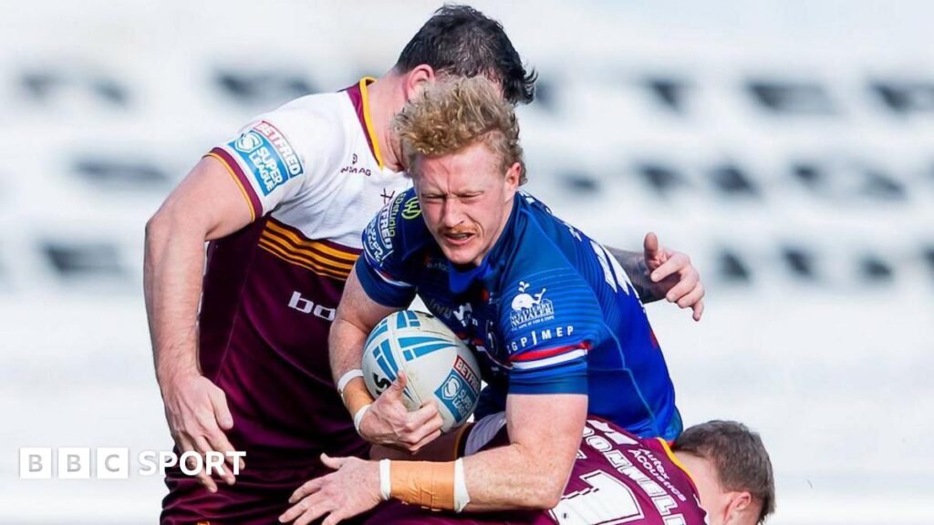 సూపర్ లీగ్: హడర్స్‌ఫీల్డ్ జెయింట్స్ 16-18 వేక్‌ఫీల్డ్ – లాచ్‌లాన్ వాల్మ్‌స్లీ ట్రినిటీని గుర్తించడంలో సహాయం చేస్తాడు