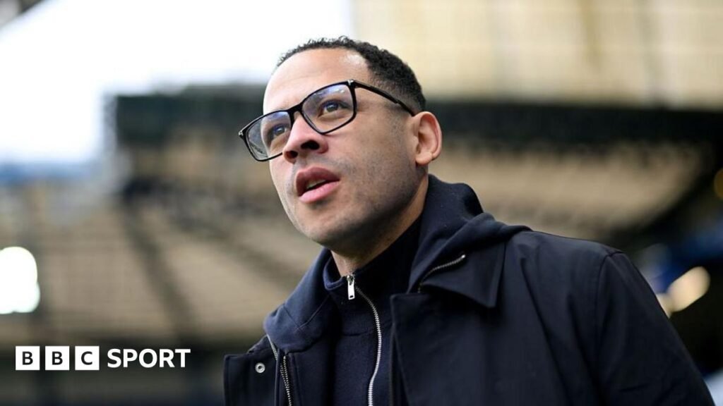 చెల్సియా ప్రధాన కోచ్ లియామ్ రోసెనియర్ ఆటగాళ్లపై జాతిపరమైన దుర్వినియోగాన్ని ఖండించారు