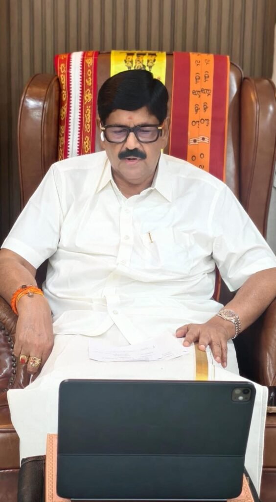 సామాన్య భక్తులకు మొదట ప్రాధాన్యత ఇవ్వాలి