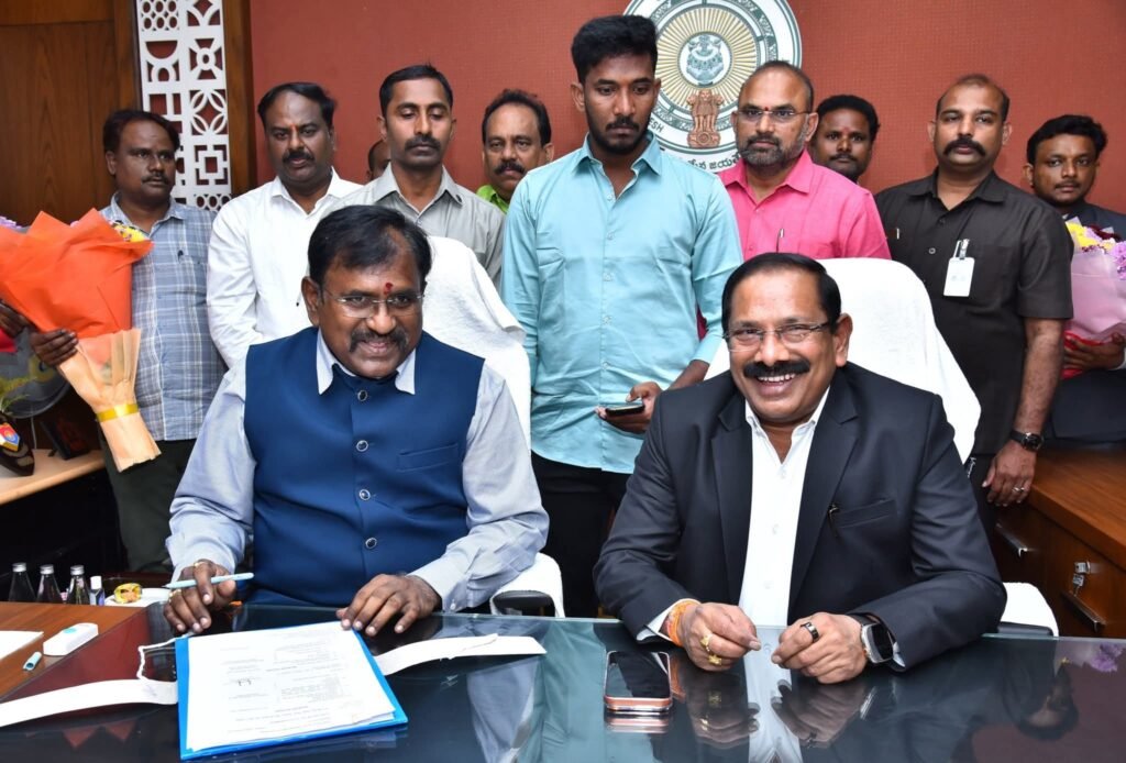 సిఎస్ గా పదవీ బాధ్యతలు స్వీకరించిన జి.సాయి ప్రసాద్