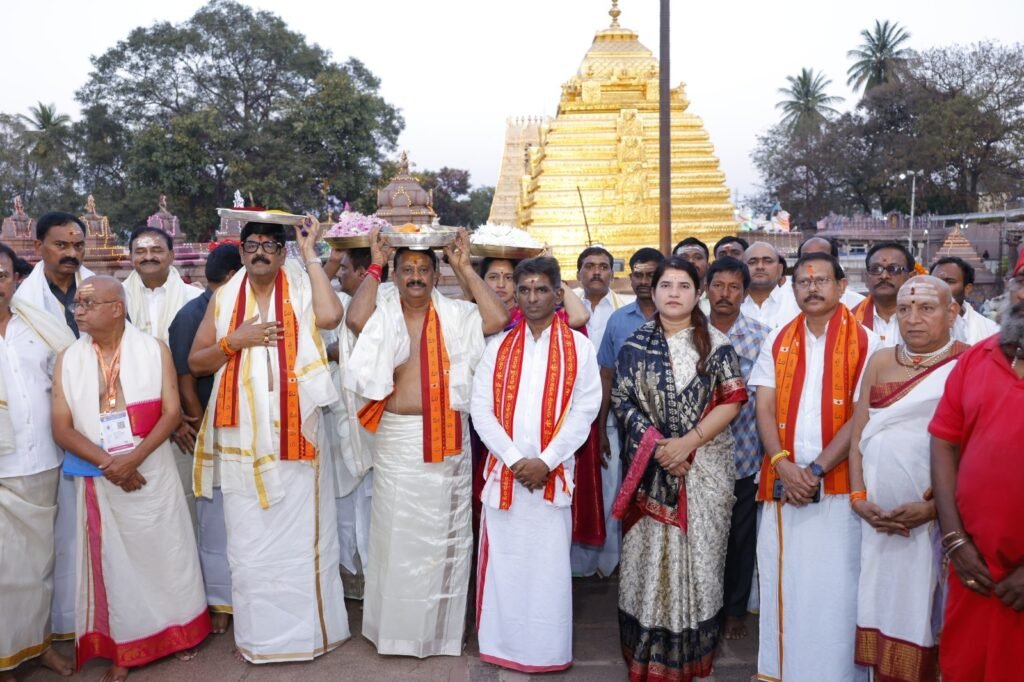 ప్రభుత్వం తరఫున పట్టు వస్త్రాలు సమర్పించడం ఆనందంగా ఉంది