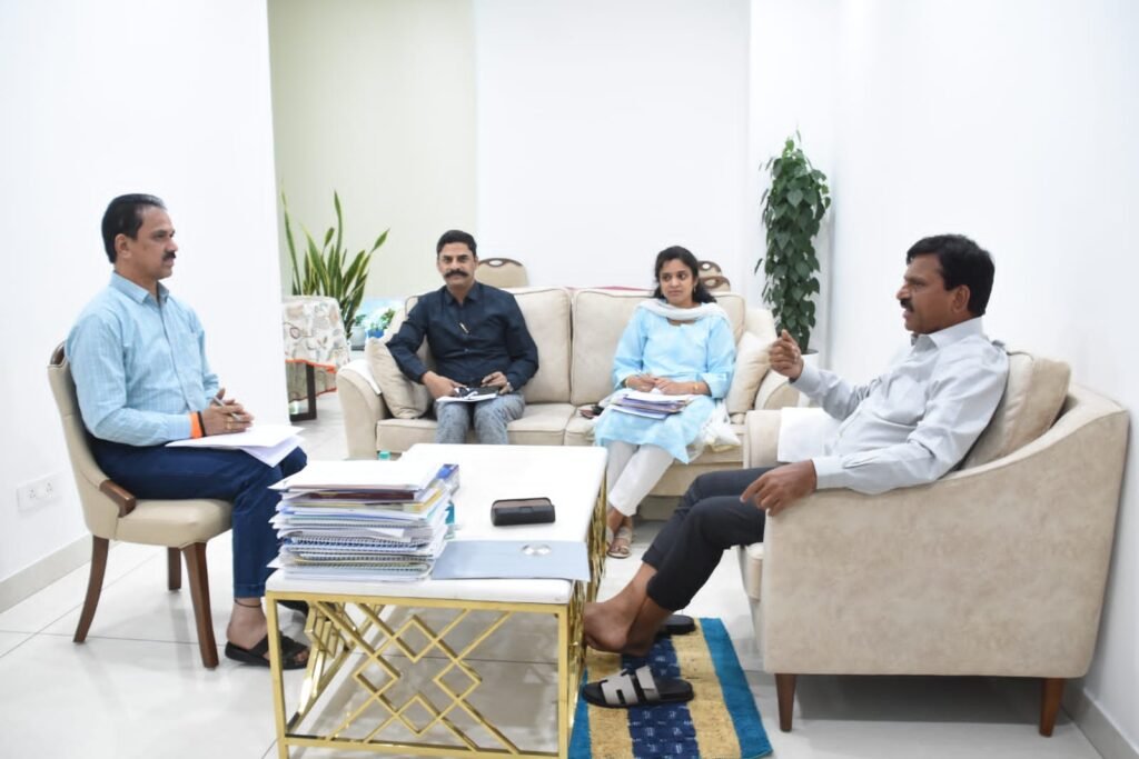 రాష్ట్రంలో 44వేలకు పైగా జర్నలిస్టులకు అక్రిడిటేషన్ కార్డులు