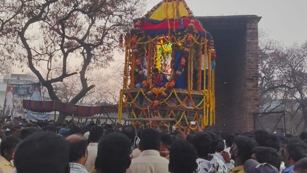అంగరంగ వైభవంగా బ్రహ్మగుండేశ్వరుని రథోత్సవం