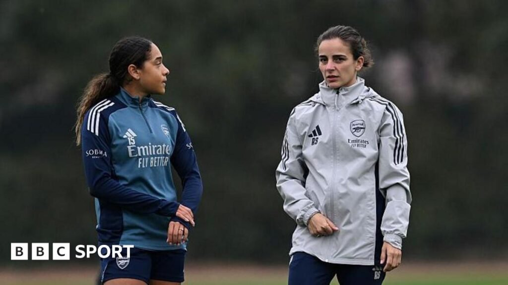 ఒలివియా స్మిత్: ఆర్సెనల్ బాస్ రెనీ స్లెగర్స్ స్ట్రైకర్ యొక్క బహుముఖ ప్రజ్ఞను ప్రశంసించారు