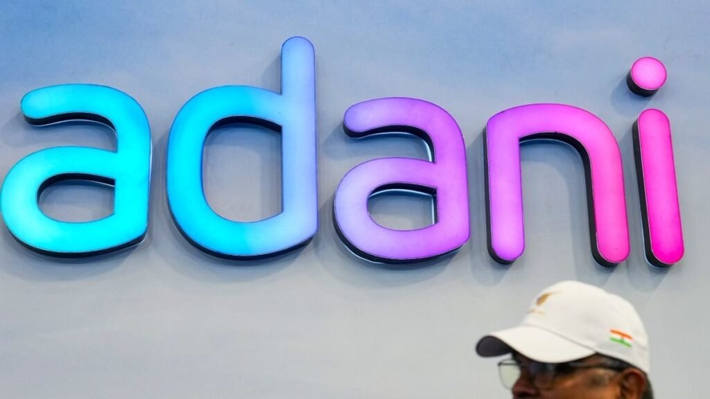 అదానీ పరువు నష్టం కేసు.. జర్నలిస్టుకు జైలు శిక్ష | అదానీ పరువు నష్టం కేసులో జర్నలిస్ట్ రవి నాయర్‌కు గాంధీనగర్ కోర్టు ఏడాది జైలు శిక్ష!