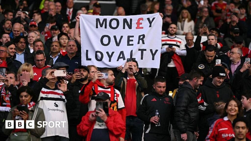 ప్రీమియర్ లీగ్ టిక్కెట్ ధరలు: మ్యాచ్‌డే ఆదాయం పెరగడంతో అభిమానులు సగటున £74 చెల్లిస్తున్నారు