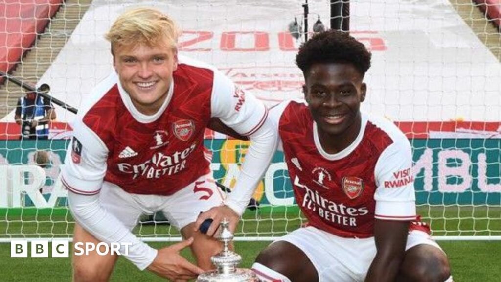 FA కప్ విజేతల పతకం, ఒడెగార్డ్ యొక్క ఆర్మ్‌బ్యాండ్ & ఆర్టెటాతో కూడిన పిక్షనరీ