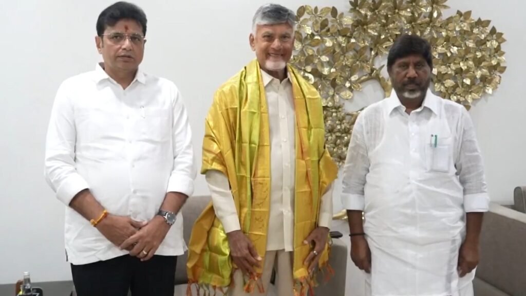 చంద్రబాబుతో తెలంగాణ డిప్యూటీ సీఎం- ఆహ్వానం | మల్లు భట్టి విక్రమార్క చంద్రబాబును కలిసి తన కుమారుడు సూర్య విక్రమాదిత్య వివాహానికి ఆహ్వానించారు.