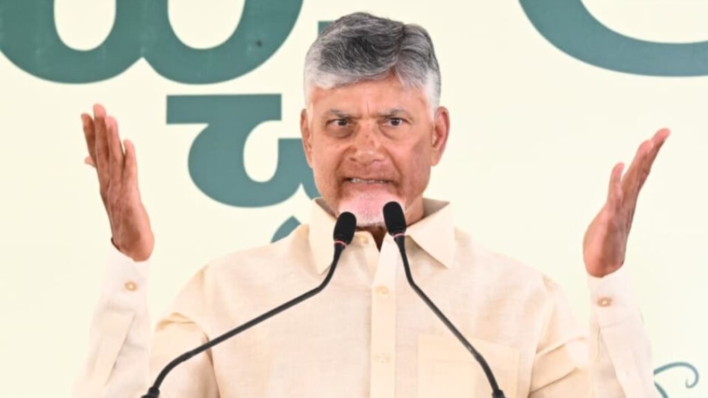 చెప్పులేసుకుని శ్రీవారి ఫోటోలు విసిరేస్తారా ? వైసీపీపై చంద్రబాబు ఫైర్..! | శాసనసభలో లార్డ్ బాలాజీ ఫొటోలను అవమానించినందుకు వైఎస్సార్సీపీని టార్గెట్ చేసిన చంద్రబాబు.. వదిలిపెట్టబోమని హెచ్చరించారు.