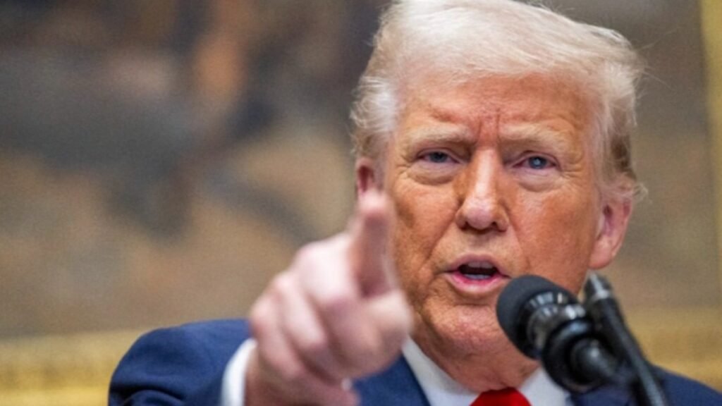 సుప్రీంకోర్టు వద్దన్నందుకు ఇంకో 10 శాతం ఎక్స్ ట్రా టారిఫ్ పెంచిన ట్రంప్ | డొనాల్డ్ ట్రంప్ అన్ని దేశాలపై కొత్త గ్లోబల్ 10 శాతం సుంకాన్ని విధించారు మరియు ఎగ్జిక్యూటివ్ ఆర్డర్‌పై సంతకం చేశారు