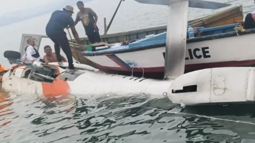 బంగాళాఖాతంలో కుప్పకూలిన ఎయిర్ క్రాఫ్ట్ | అండమాన్‌లోని మాయాబందర్‌ నుంచి టేకాఫ్‌ అయ్యాక ఏడుగురు ప్రయాణిస్తున్న హెలికాప్టర్‌ సముద్రంలో కూలిపోయింది.