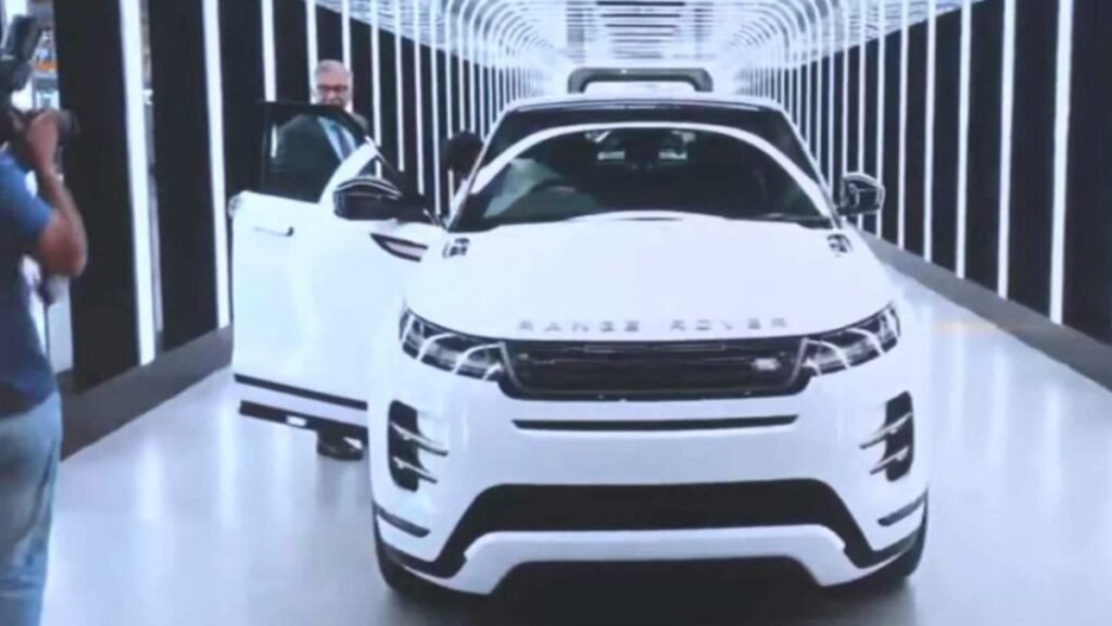 ప్రచారార్భాటం లేకుండా జాగ్వార్ ల్యాండ్ రోవర్ ప్లాంట్ ను ప్రారంభించిన సీఎం | రాణిపేటలో టాటా మోటార్స్‌కు చెందిన జాగ్వార్ ల్యాండ్‌రోవర్‌ తయారీ కేంద్రాన్ని సీఎం ఎంకే స్టాలిన్‌ ప్రారంభించారు.