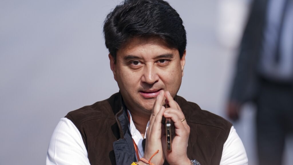 నేను డబ్బా మంత్రిని: కేంద్ర మంత్రి సంచలన వ్యాఖ్యలు | నేను డబ్బా మంత్రిని, మొబైల్ వ్యసనం మరియు సంబంధాలపై జ్యోతిరాదిత్య సింధియా వైరల్ ప్రసంగం!