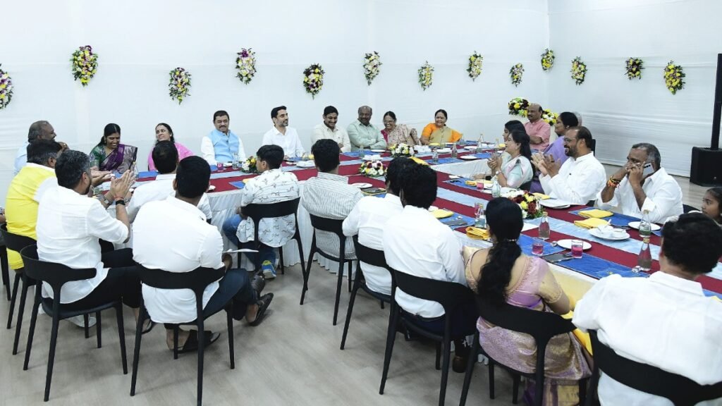 డిన్నర్ విత్ లోకేష్… ఫ్యామిలీ భవిష్యత్ సీఎం విష్! | లోకేష్‌తో ఫ్యామిలీ డిన్నర్ భవిష్యత్ సీఎం కోరికను సూచిస్తుంది.. భవిష్యత్తు రాజకీయాలకు లోకేష్ భారీ వ్యూహం మరియు టీడీపీపై ఆదేశం