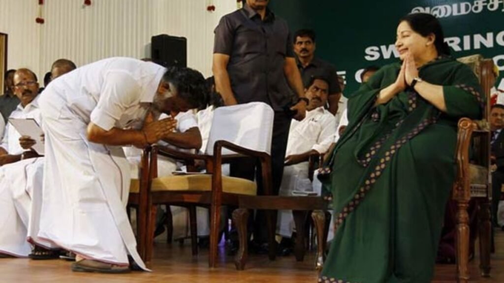 DMK కండువా కప్పుకొన్న జయలలిత వీర విధేయుడు, మాజీ సీఎం | మద్దతుదారుల మద్దతుతో స్టాలిన్ పాలక శిబిరాన్ని బలోపేతం చేస్తూ ఆశ్చర్యకరమైన చర్యలో ఓ పన్నీర్ సెల్వం డీఎంకేలో చేరారు.