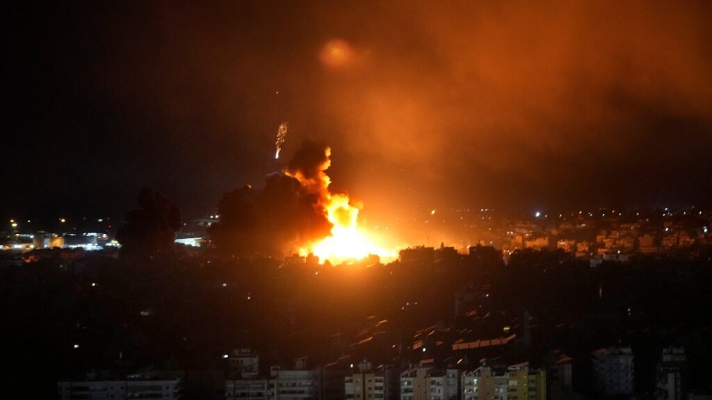 అర్ధరాత్రి పాకిస్తాన్ మెరుపు దాడులు- F-16 ఫైటర్ జెట్ లతో బాంబుల వర్షం | ఆఫ్ఘనిస్తాన్ సరిహద్దులో పాకిస్తాన్ వైమానిక దాడులు ప్రారంభించింది, ఏడు తీవ్రవాద శిబిరాల్లో అనేక మంది మరణించారు