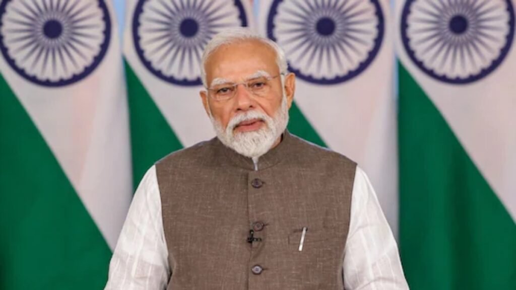 దేశ ప్రజలకు ప్రధాని మోదీ కీలక హెచ్చరిక! | మన్ కీ బాత్‌లో డిజిటల్ మోసాలకు వ్యతిరేకంగా హెచ్చరించిన ప్రధాని మోదీ .. డిజిటల్ అరెస్టులు మరియు kyc అప్‌డేషన్ గురించి చెప్పారు