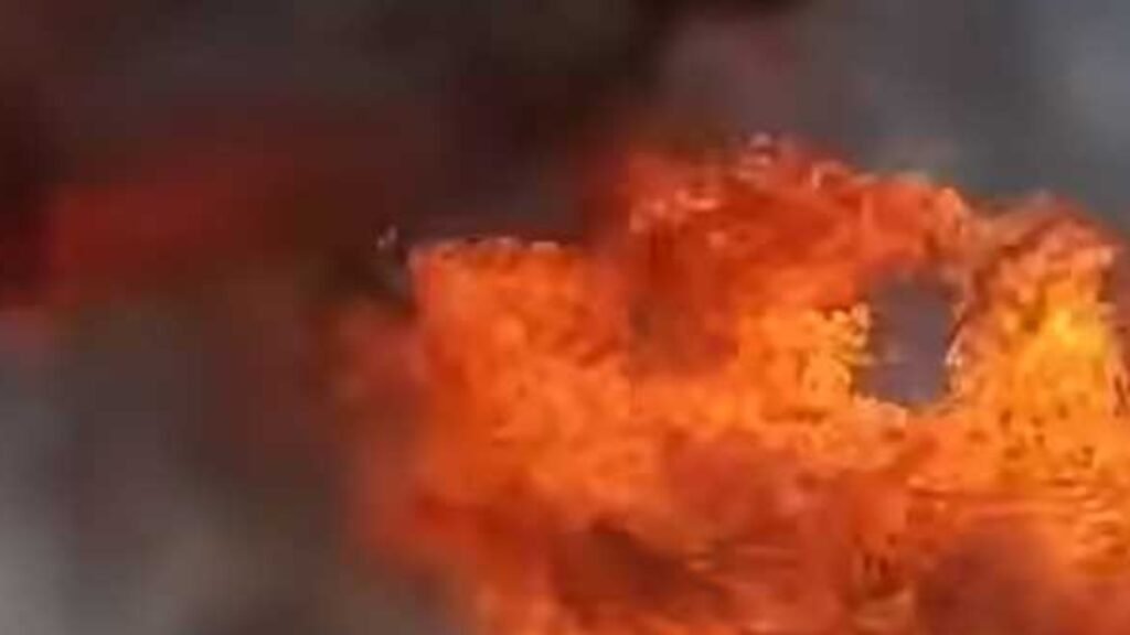 తెలంగాణ కెమికల్ ఫ్యాక్టరీలో భారీ పేలుడు- తీవ్ర ఉద్రిక్తత | తెలంగాణ కెమికల్‌ ప్లాంట్‌లో భారీ రేడియేటర్‌ పేలుడు, పలువురికి గాయాలు, భయాందోళనలు