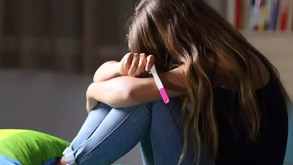 ఏపీని టెన్షన్ పెడుతున్న టీనేజ్ ప్రెగ్నెన్సీలు.. సీఎం చంద్రబాబు హెచ్చరిక! | టీనేజీ గర్భం ఏపీలో పెద్ద ఆందోళన.. ఆరోగ్యశాఖ అధికారులు, సంబంధిత శాఖలకు సీఎం చంద్రబాబు హెచ్చరిక