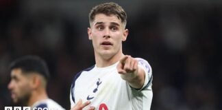 మిక్కీ వాన్ డి వెన్: టోటెన్హామ్ డిఫెండర్ ఆటగాళ్ళు క్లబ్ యొక్క కష్టాలను పట్టించుకోవడం లేదని చెప్పడానికి ‘అతి పెద్ద అర్ధంలేనిది’ అని చెప్పాడు