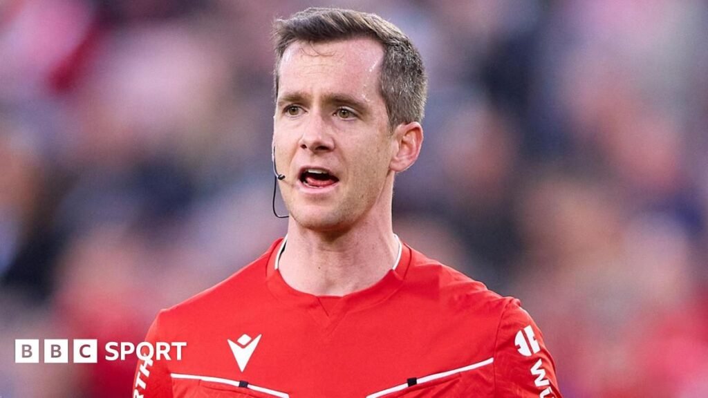 ఎల్చే మరియు ఎస్పాన్యోల్ మధ్య లా లిగా గేమ్‌లో రెఫరీ ద్వారా రేసిజం ప్రోటోకాల్ ప్రేరేపించబడింది