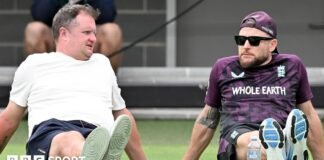 మైఖేల్ వాఘన్: ఇంగ్లండ్ యాషెస్పై ECB సమీక్ష తర్వాత బ్రెండన్ మెకల్లమ్ మరియు రాబ్ కీ తొలగింపును నివారించడం అదృష్టం