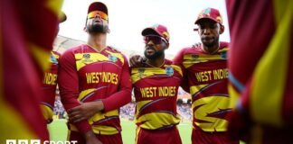 ఆలస్యమైన ICC చార్టర్ ఫ్లైట్ల కోసం ‘బాధతో’ వేచి ఉన్న వెస్టిండీస్ భారతదేశంలో T20 ప్రపంచ కప్ నుండి ఇంటికి వాణిజ్య విమానాలను బుక్ చేసుకుంది