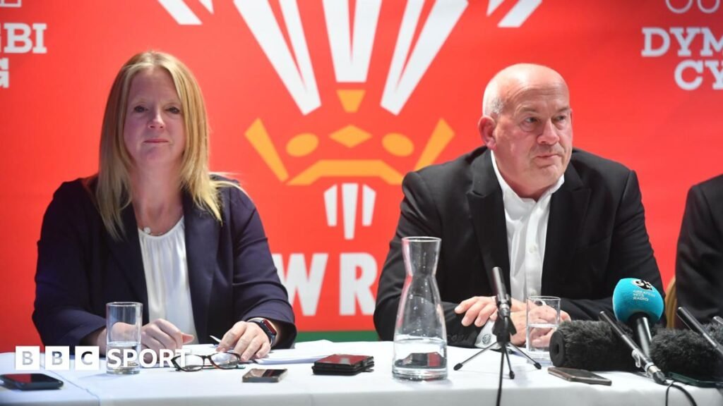 వెల్ష్ రగ్బీ సంక్షోభం: WRU ‘వాదనను కోల్పోయింది’ అని రాజకీయ నాయకులు అంటున్నారు