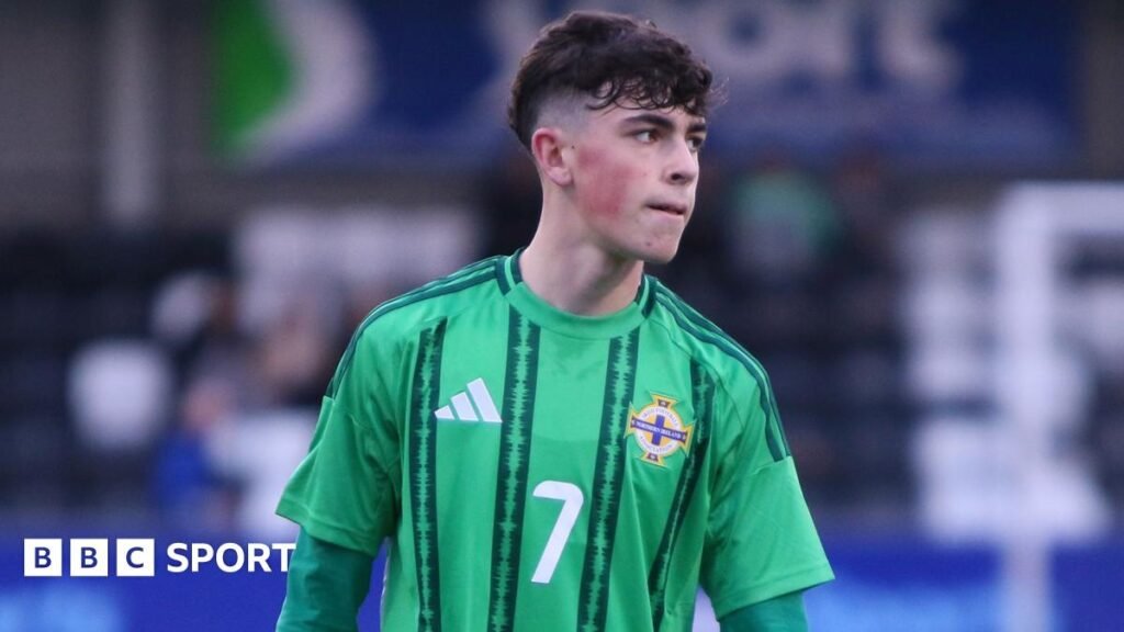 క్రిస్ అథర్టన్: చరిత్ర సృష్టించిన యువకుడి అంతర్జాతీయ స్విచ్ ‘నిరాశ కలిగించింది’ – మైఖేల్ ఓ’నీల్