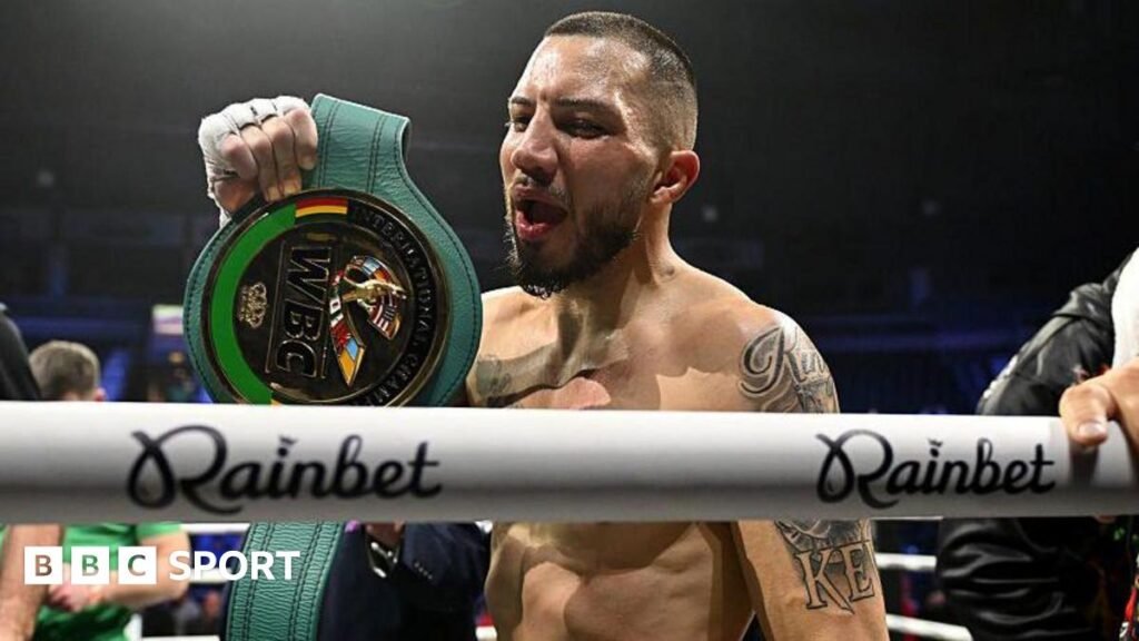 కాన్లాన్ vs వాల్ష్: కెవిన్ వాల్ష్ మైఖేల్ కాన్లాన్‌ను ఓడించి బెల్ఫాస్ట్‌లో పాయింట్ల విజయాన్ని సాధించాడు