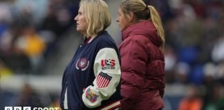 ఫిఫా నిబంధనల ప్రకారం మహిళా జట్లకు తప్పనిసరిగా మహిళా కోచ్లు ఉండాలి