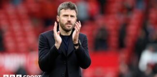 మాంచెస్టర్ యునైటెడ్: మైఖేల్ కారిక్కు శాశ్వత మేనేజర్ ఉద్యోగం ఇవ్వాలని వేన్ రూనీ పిలుపునిచ్చారు