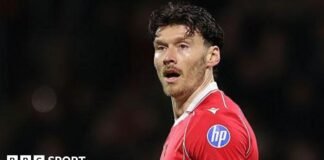 రెక్స్హామ్ స్ట్రైకర్ కీఫర్ మూర్ వేల్స్ ప్రపంచ కప్ ప్లే-ఆఫ్లకు “పెద్ద సందేహం”