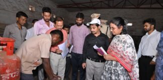 గ్యాస్ డెలివరీలో అక్రమాలకు పాల్పడితే కఠిన చర్యలు తప్పవు