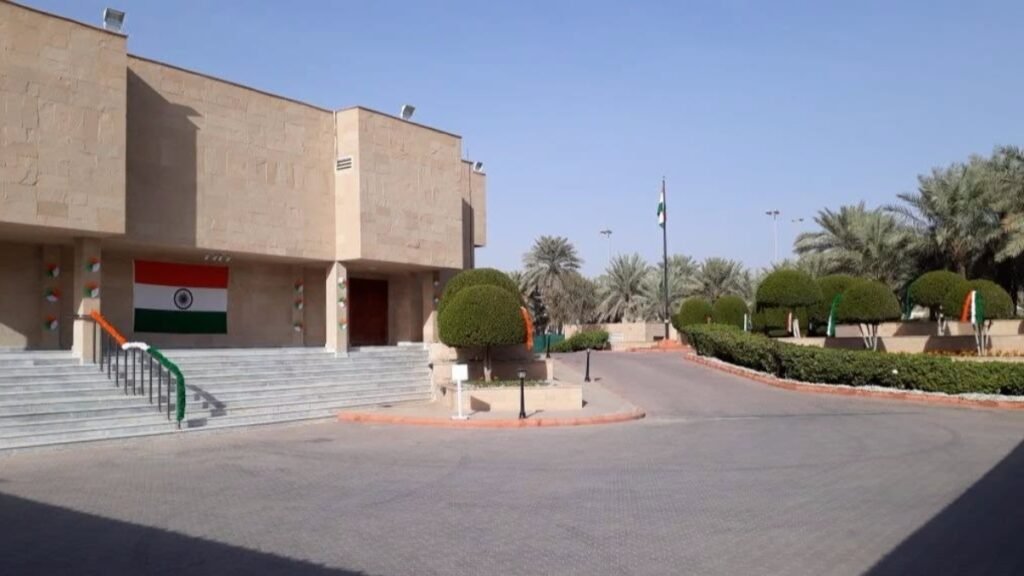 సౌదీలో ఉండే వారికి ఎంబసీ వాట్సప్ నంబర్లు | రియాద్‌పై దాడి తర్వాత భారతీయ పౌరులకు సౌదీ అరేబియాలోని భారత రాయబార కార్యాలయం నుండి ముఖ్యమైన సలహా