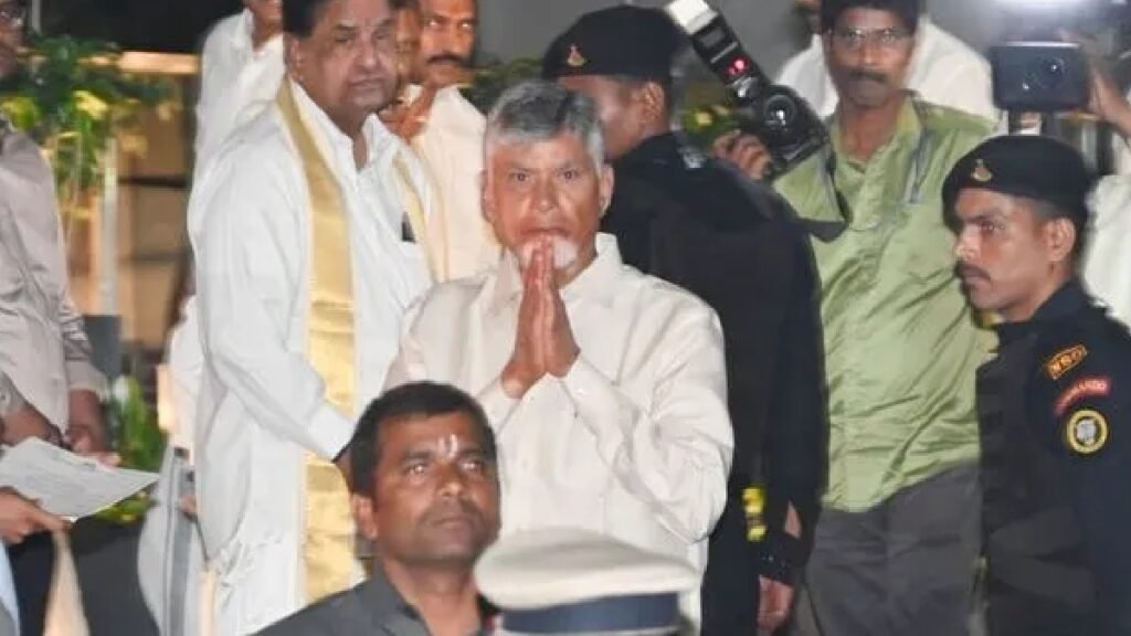 కుటుంబ సమేతంగా తిరుమలకు చేరుకున్న ముఖ్యమంత్రి చంద్రబాబు.. | ఏపీ సీఎం చంద్రబాబు నాయుడు తన మనవడు దేవాన్ష్ పుట్టినరోజు సందర్భంగా కుటుంబ సమేతంగా తిరుమల చేరుకున్నారు