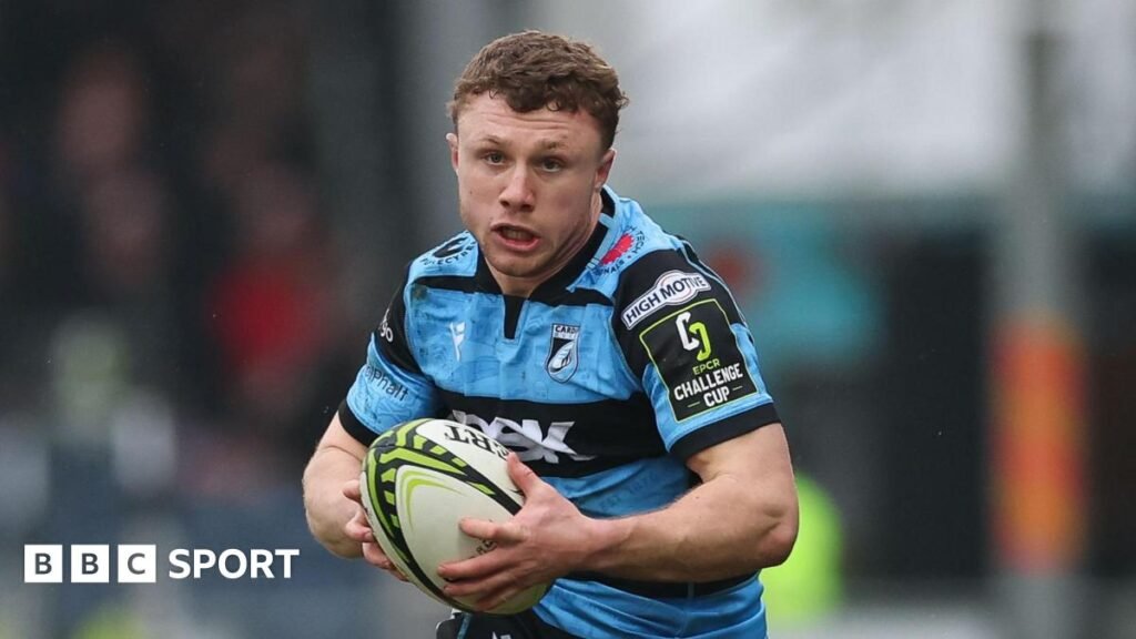 టామ్ బోవెన్: వేల్స్ అండర్-20 వింగ్ కొత్త కార్డిఫ్ ఒప్పందంపై సంతకం చేసింది