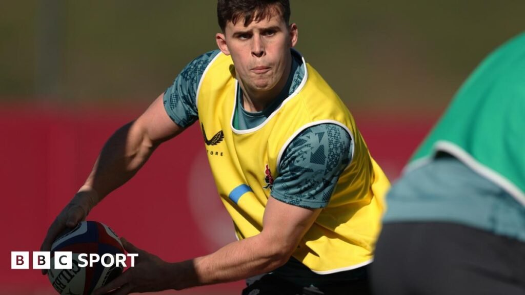 సెబ్ అట్కిన్సన్: ఇంగ్లండ్ జట్టు సహచరుడు ఫిన్ స్మిత్‌తో దశాబ్ద కాలం నాటి సంబంధంపై కేంద్రం