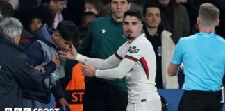 బాల్ బాయ్ పుష్: చెల్సియా యొక్క పెడ్రో నెటో PSG బాల్ బాయ్ని నెట్టివేసినందుకు క్షమాపణలు చెప్పాడు