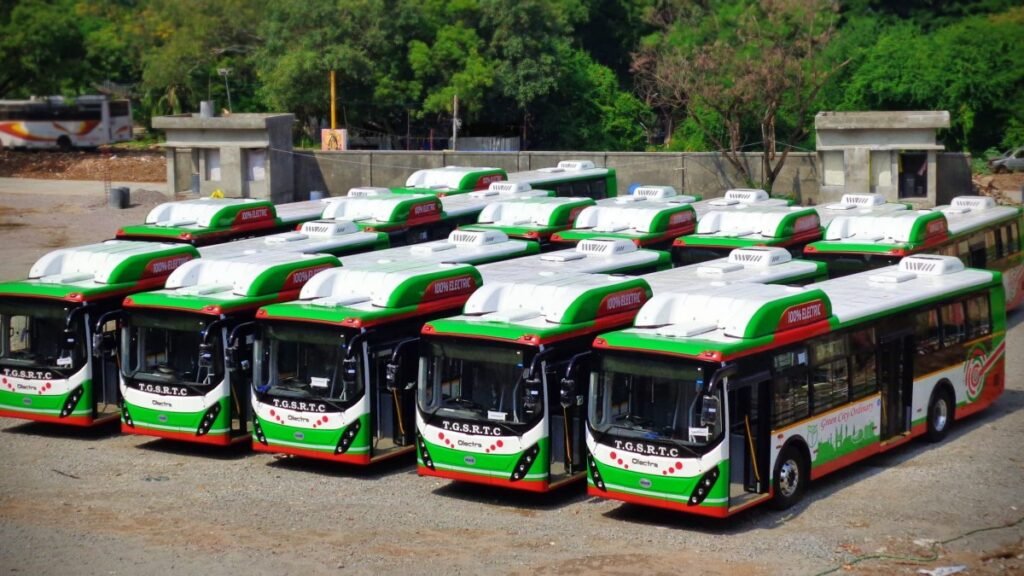 తెలంగాణాలోని జిల్లాలకు కేంద్రం తీపికబురు! | తెలంగాణకు శుభవార్త చెప్పిన కేంద్ర ప్రభుత్వం వరంగల్, నిజామాబాద్‌కు 151 ఎలక్ట్రిక్ బస్సులను కేటాయించింది.