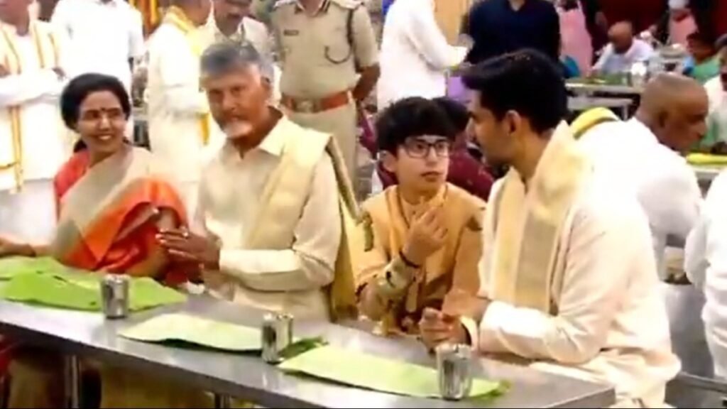 తిరుమలలో చంద్రబాబు కుటుంబం- క్యూలైన్ ద్వారా దర్శనం, భక్తులతో కలిసి అన్నప్రసాదం | దేవాన్ష్ పుట్టినరోజు సందర్భంగా తిరుమలలో సీఎం చంద్రబాబు, నారా లోకేష్, కుటుంబ సభ్యులు ప్రార్థనలు చేశారు