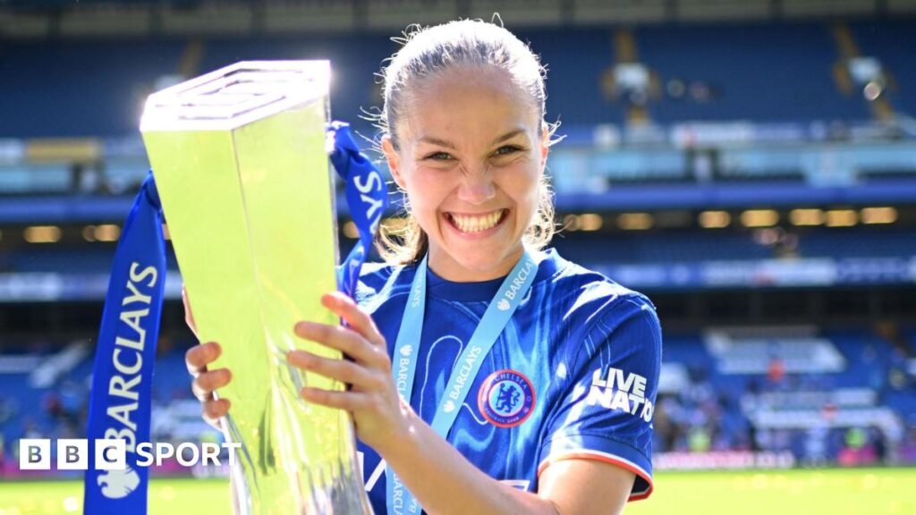 గురో రీటెన్: నార్వే వింగర్ 13 ట్రోఫీల తర్వాత చెల్సియాను విడిచిపెట్టాడు