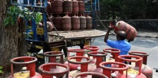 ఏపీలో గ్యాస్ కొరతపై మంత్రి నాదెండ్ల మనోహర్ క్లారిటీ | ఆంధ్ర ప్రదేశ్ లో గ్యాస్ కొరత.. అధికారులకు, చమురు కంపెనీలకు దిశానిర్దేశం చేసిన మంత్రి నాదెండ్ల మనోహర్