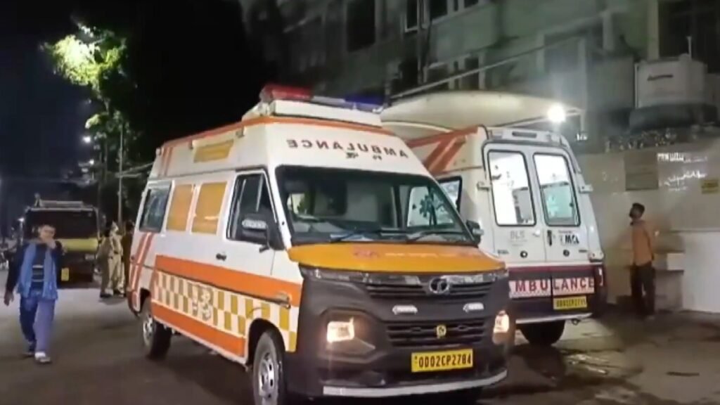 ఐసీయూను కబళించిన అగ్నికీలలు- 10 మంది మృతి | ఒడిశాలోని కటక్‌లోని ఓ ఆసుపత్రిలో భారీ అగ్నిప్రమాదం, 10 మంది మృతి, 11 మంది సిబ్బంది గాయపడ్డారు, సీఎం మాఝీ క్రీడలకు వెళ్లడం