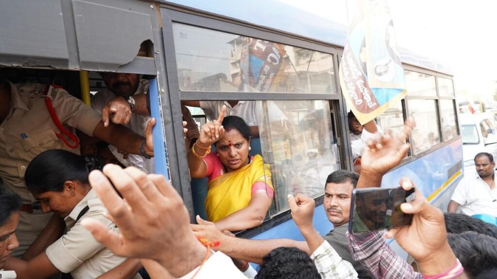 ఖమ్మంలో ఉద్రిక్తత.. కవిత అరెస్ట్.. | ఖమ్మం నగరంలోని వెలుగుమట్ల కూల్చివేత బాధితులను కవిత పరామర్శించారు – నిరసన సందర్భంగా పోలీసులు అదుపులోకి