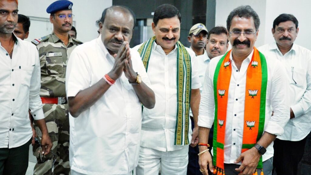 విశాఖలో కుమారస్వామి- స్టీల్ ప్లాంట్ రోడ్ మ్యాప్ ఆయన చేతిలో | ఉక్కు కర్మాగారం భవిష్యత్తును సమీక్షించేందుకు, ఆర్‌ఐఎన్‌ఎల్‌ను సందర్శించేందుకు కుమారస్వామి విశాఖపట్నం చేరుకున్నారు.