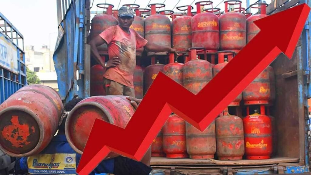 LPG Cylinder: బ్లాక్ లో 1500 దాటేసిన గ్యాస్ సిలెండర్ ? చాపకింద నీరులా వార్ ఎఫెక్ట్..! | LPG ధర షాక్: ఇరాన్ యుద్ధం యొక్క క్రమమైన ప్రభావం భారతదేశంలో బ్లాక్ మార్కెట్ సిలిండర్‌లను ₹1500 దాటేలా చేసింది